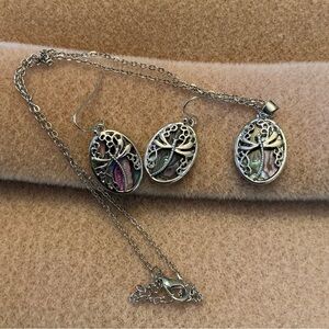 Beautiful Dragonfly Necklace and Earring Set! 21”
Brand New!